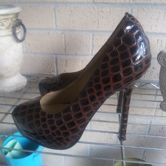 NWOT YSL platform pumps heels 👠 - Picture 8 of 8